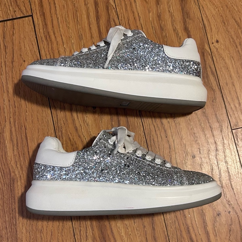 Aqua College Waterproof DARCY Lace Up Silver Glitter Sneakers | Size 7.5